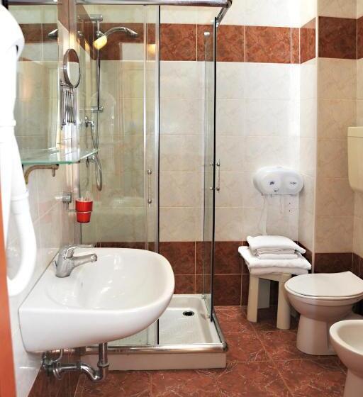 Economy Quadruple Room, Margherita