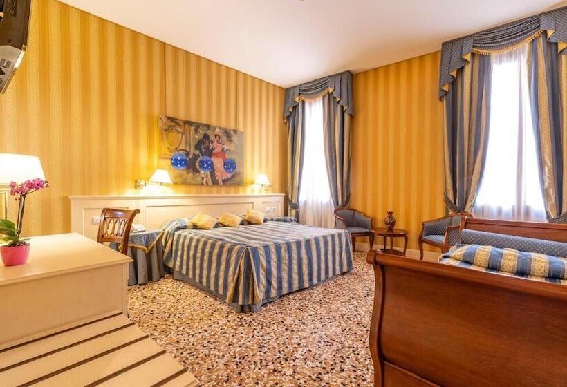 اتاق لوکس با چشم‌انداز, Bella Venezia