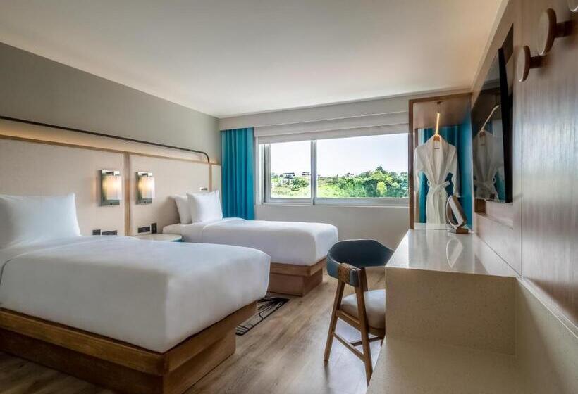 اتاق استاندارد با چشم‌انداز کوهستان, Crowne Plaza Resort Guam