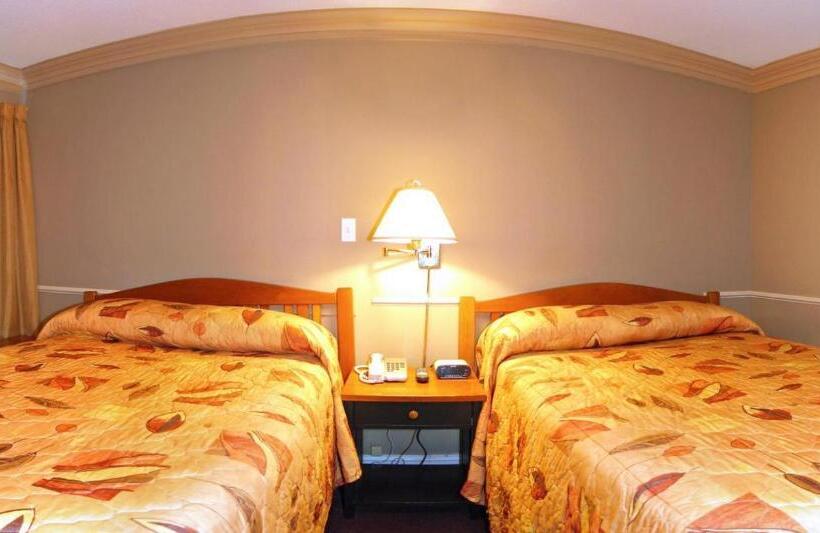 Номер Стандарт 2 Двуспальные Кровати, Travelodge By Wyndham Merritt