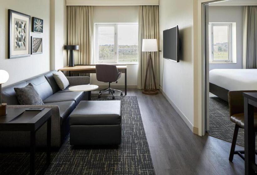 キングサイズベッドのスイートルーム, Residence Inn By Marriott Montreal Airport