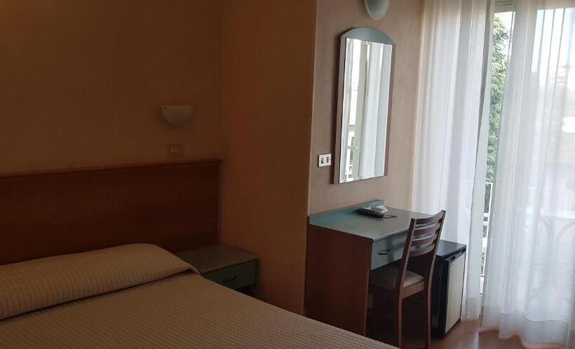 اتاق استاندارد سه نفره, Britannia Rimini Marina Centro