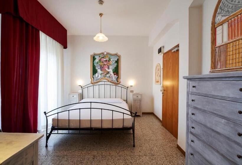 جناح مطلّ علي البحر, Estate