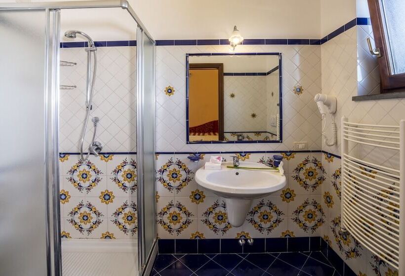 اتاق استاندارد سه نفره, Il Roseto