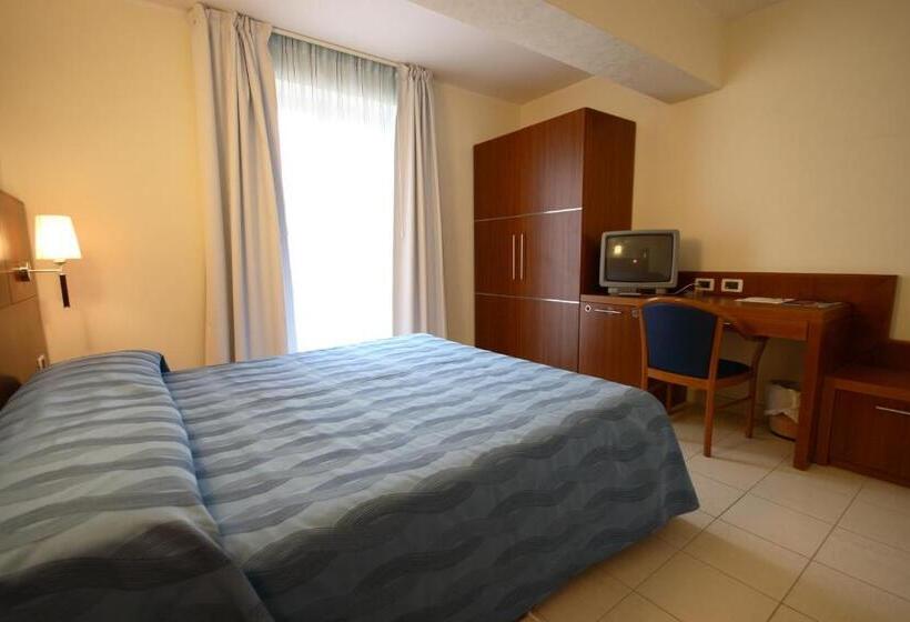 اتاق لوکس با بالکن, Park Hotel Tyrrenian