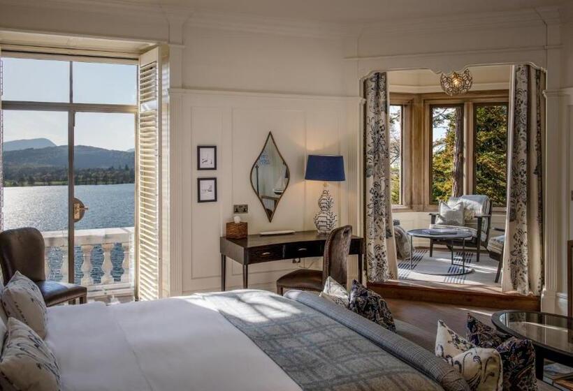 Suite with lake view, Langdale Chase