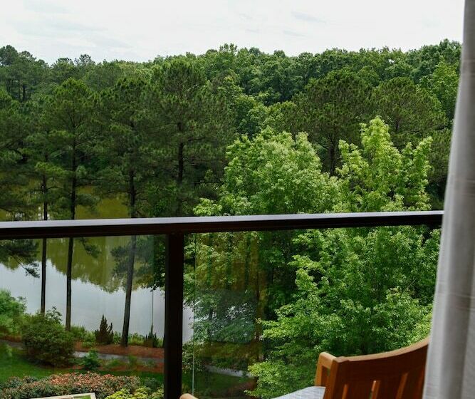 Номер Стандарт Вид на Озеро, The Umstead Hotel And Spa