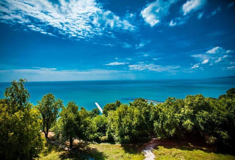 Люкс Вид на Море, Bisser Hotel   Free Parking   Free Pool Access