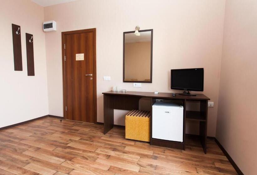 オーシャンビュースイート, Bisser Hotel   Free Parking   Free Pool Access