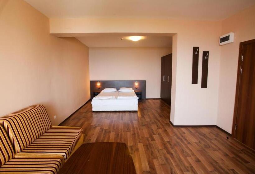 Люкс Вид на Море, Bisser Hotel   Free Parking   Free Pool Access