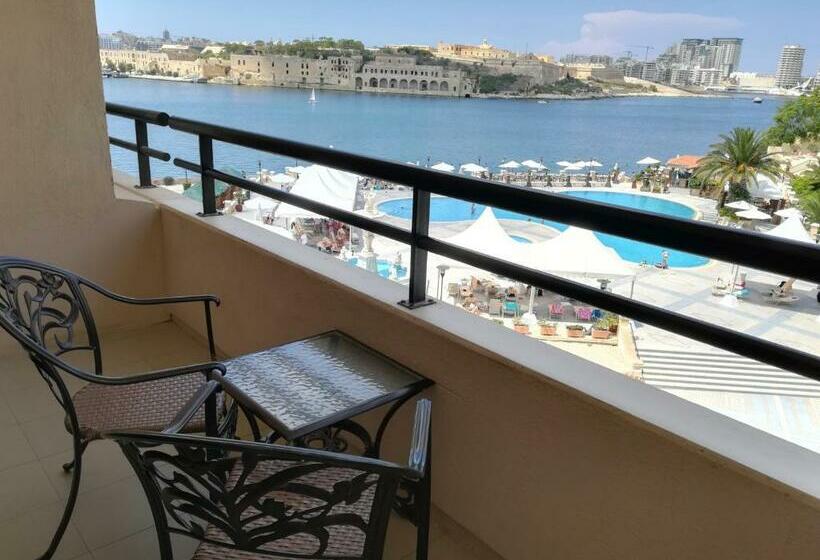 Семейный Номер Боковой Вид на Море, Grand Hotel Excelsior