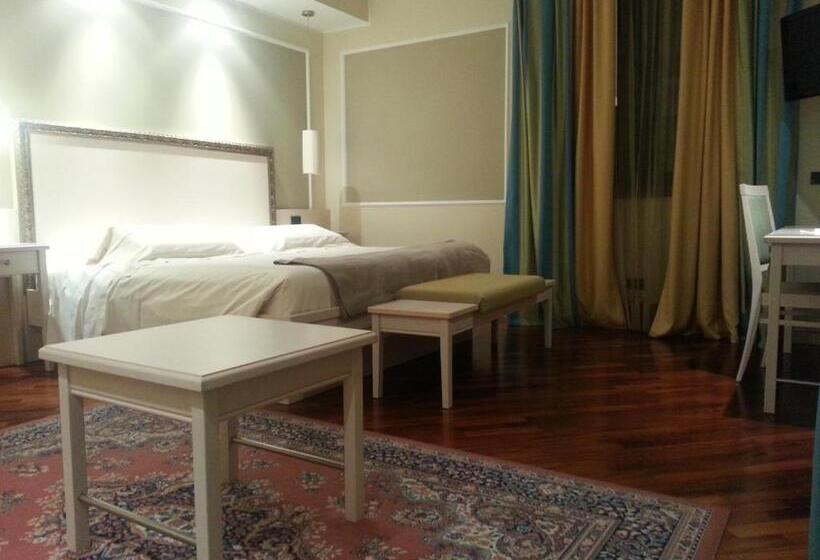 Полулюкс, Albergo Della Roccia