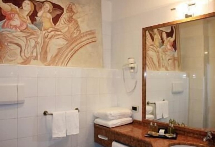 Полулюкс, Albergo Della Roccia