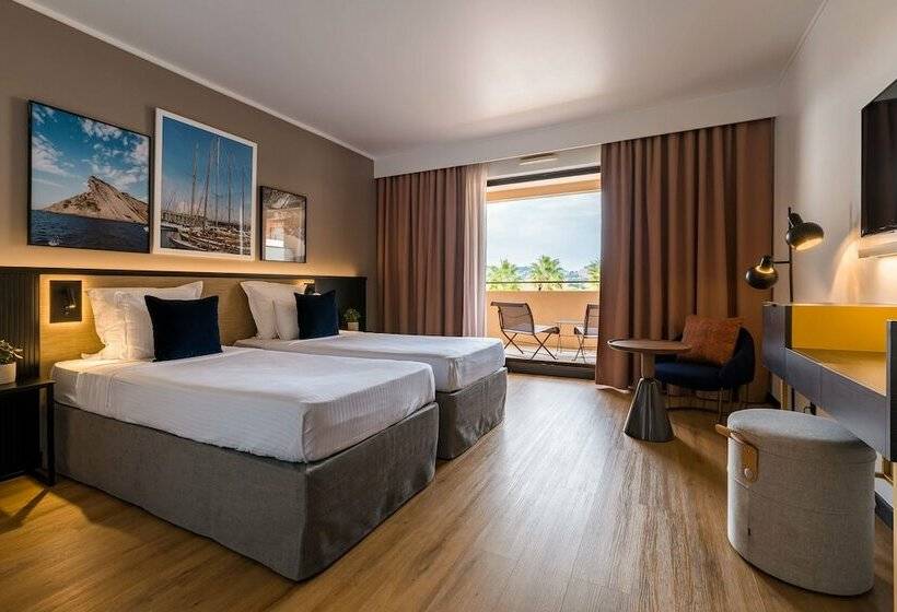 带高尔夫球场景观的复式房间, Hôtel Villa Massalia