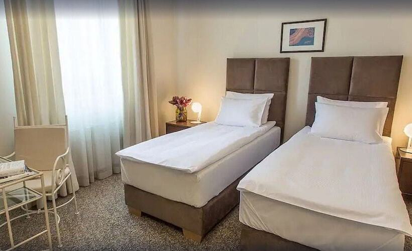Люкс, Mamaison Residence Izabella Budapest