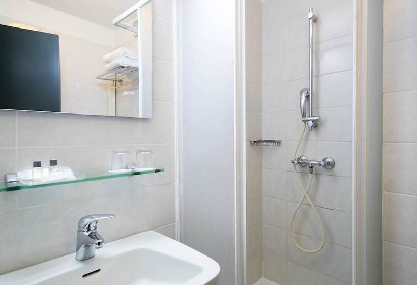 غرفة قياسية فردية مزودة بشُرفة, Vile Park