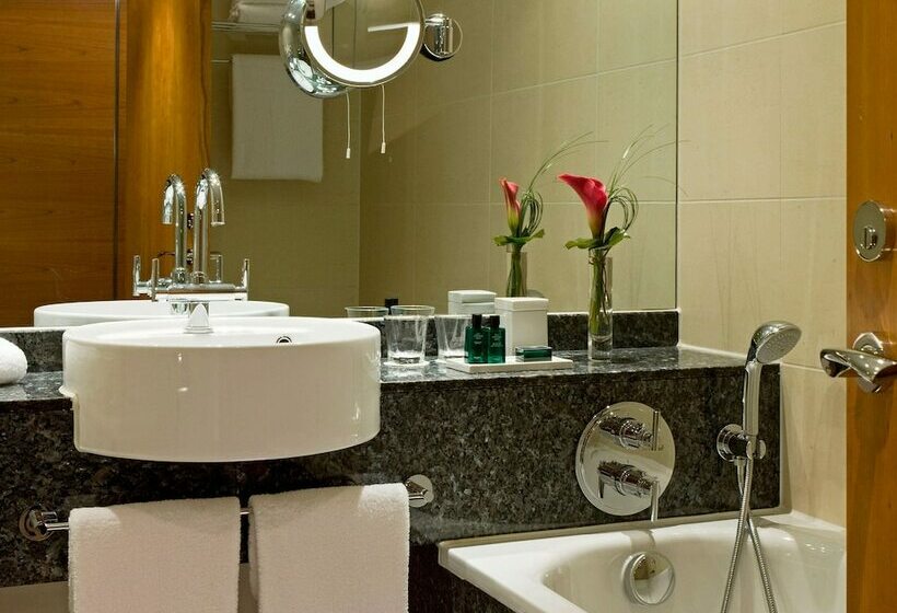Номер Superior, Sofitel London Heathrow