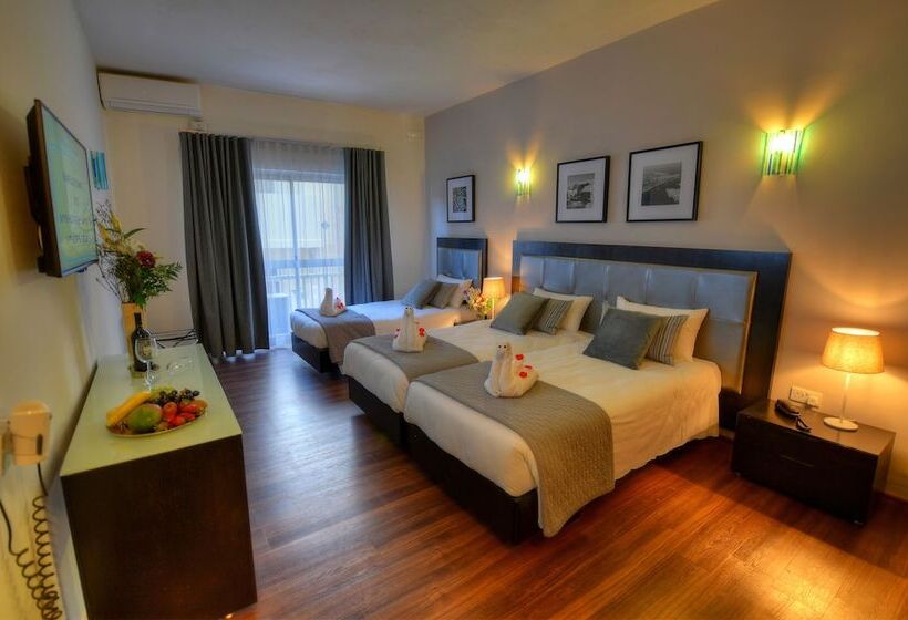 اتاق استاندارد سه نفره, St Julians Bay