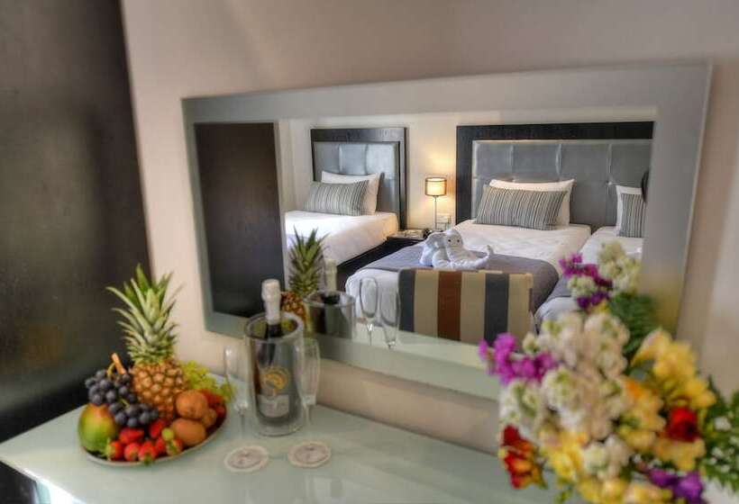 اتاق استاندارد چهار تخته, St Julians Bay
