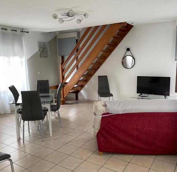 Апартаменты 1 Спальня, Logis Hôtel  Restaurant Le Relais Guillaume De Normandy