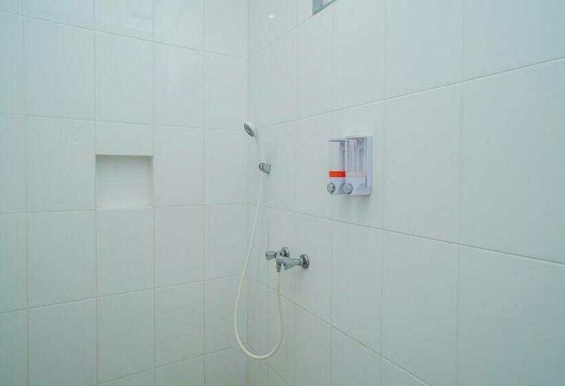 اتاق لوکس, Urbanview Hotel Bubusini Batu By Reddoorz