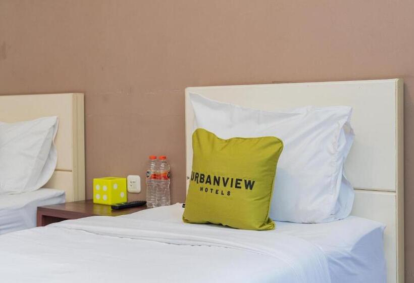اتاق لوکس, Urbanview Hotel Bubusini Batu By Reddoorz