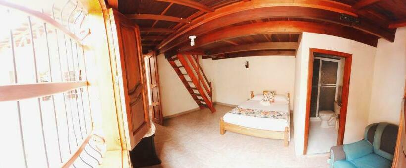 Кровать в Общей Комнате, La Casa De Las Flores Hostal