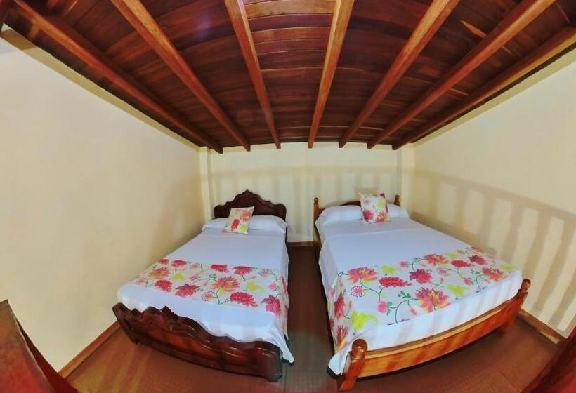 Семейный Номер, La Casa De Las Flores Hostal