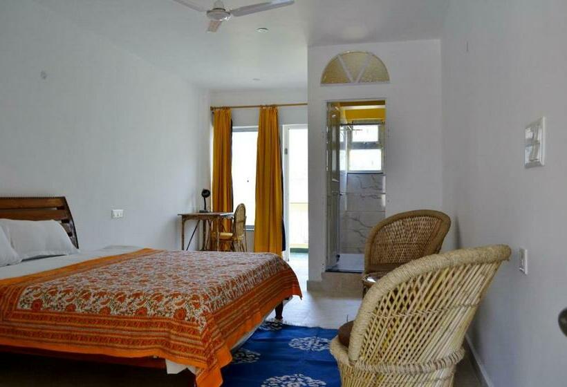 Deluxe Room Mountain View, Seventh Heaven Inn Rishikesh