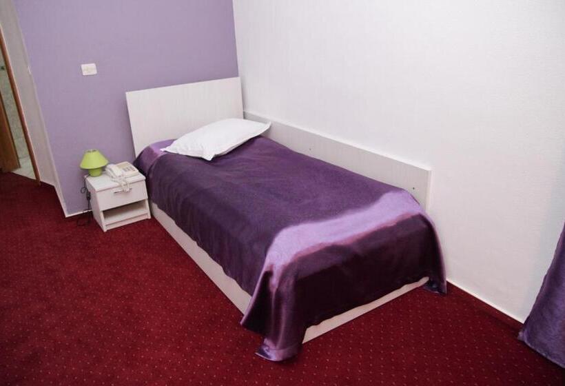 Standard Single Room, Dambovita