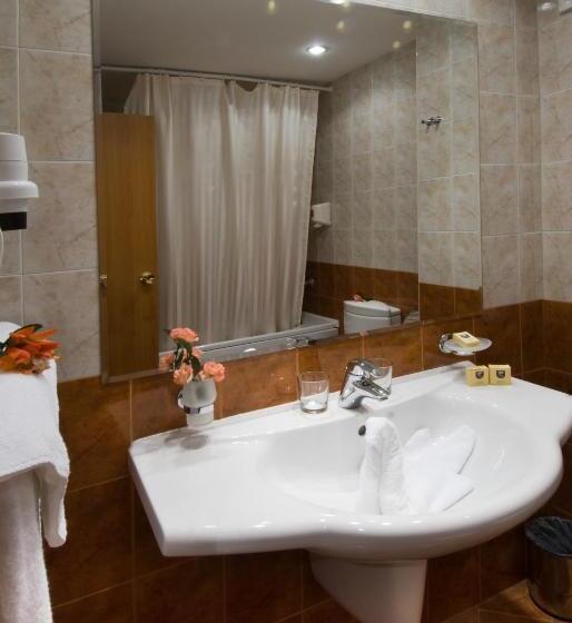 可看到停车场的标准间, Duni Pelican Hotel   All Inclusive