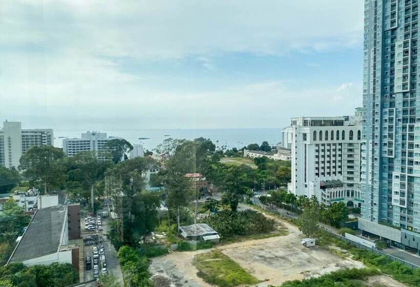 Люкс, The Seasons Pattaya   Sha Plus Certified