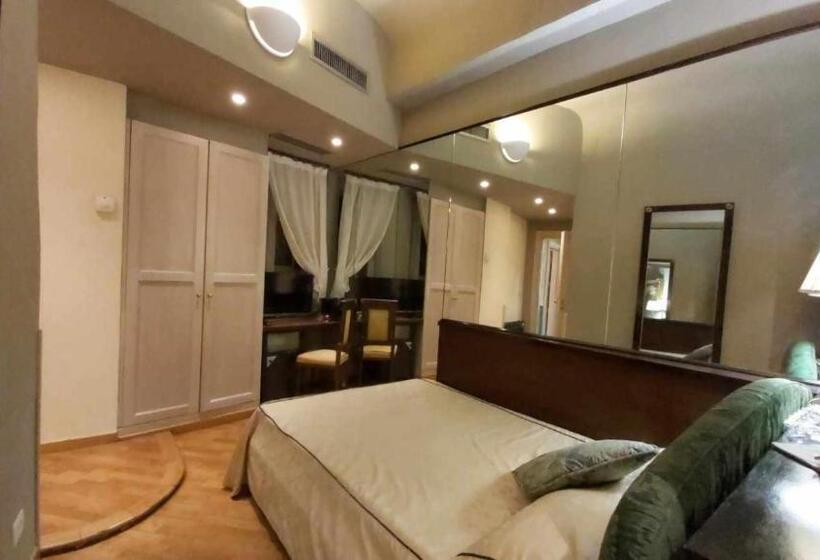 اتاق اکونومی, Tornabuoni La Petite Suite