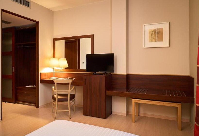 اتاق اکونومی, Delfina Palace