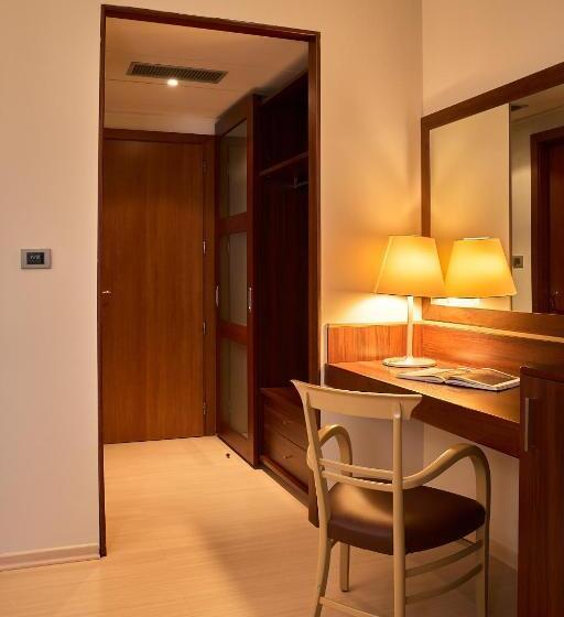 이코노미 룸, Delfina Palace