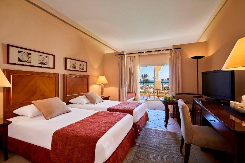 اتاق خانوادگی با چشم‌انداز جانبی دریا, Jaz Almaza Beach Resort, Almaza Bay