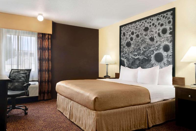 스탠다드 룸 킹사이즈 침대, Super 8 By Wyndham Des Moines