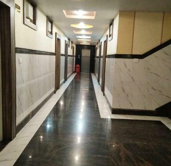 标准三人间, Metro Inn
