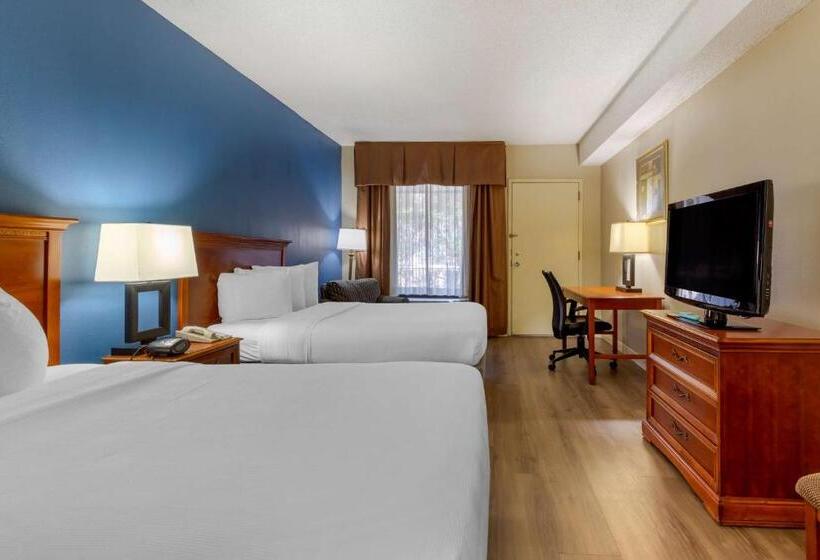 Номер Стандарт 2 Двуспальные Кровати, Best Western Plus Cary   Nc State