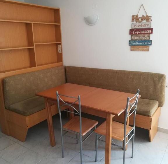 اتاق خانوادگی با چشم‌انداز باغ, Family House Faliraki Studios Apartments