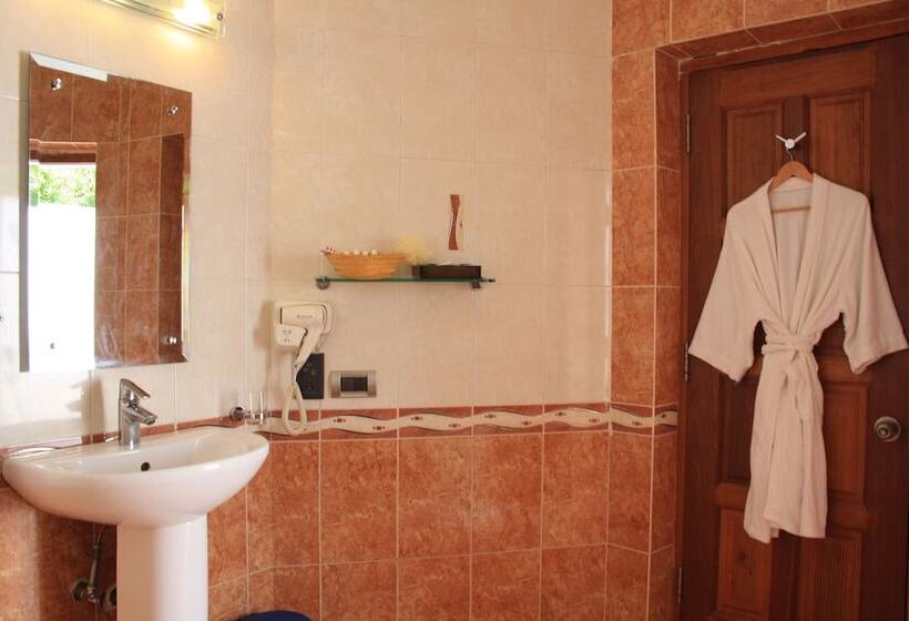 Хижина, Chariot Beach Resort