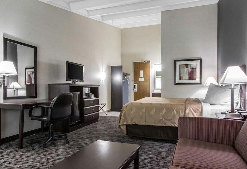 سوییت, Quality Inn & Suites Danbury Near University