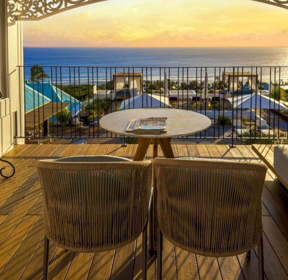 اتاق لوکس با چشم‌انداز دریا, Blue Margouillat Seaview Hotel Relais & Chateaux
