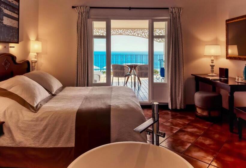 اتاق لوکس با چشم‌انداز دریا, Blue Margouillat Seaview Hotel Relais & Chateaux