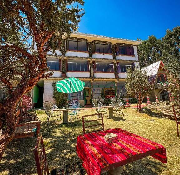 Family bungalow with lake view, Hostal Sol Y Lago
