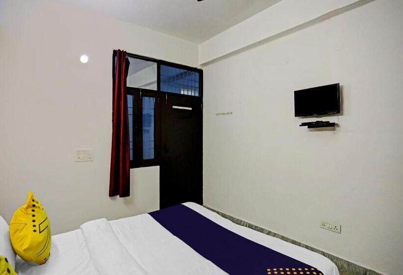 Номер Стандарт Трехместный, Spot On Raj Hotel Vip Near Worlds Of Wonder