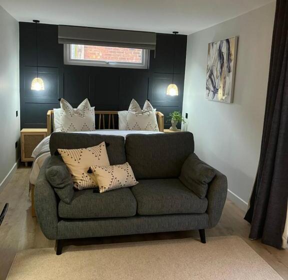 سوییت با چشم‌انداز باغ, Abbey Court Guest House