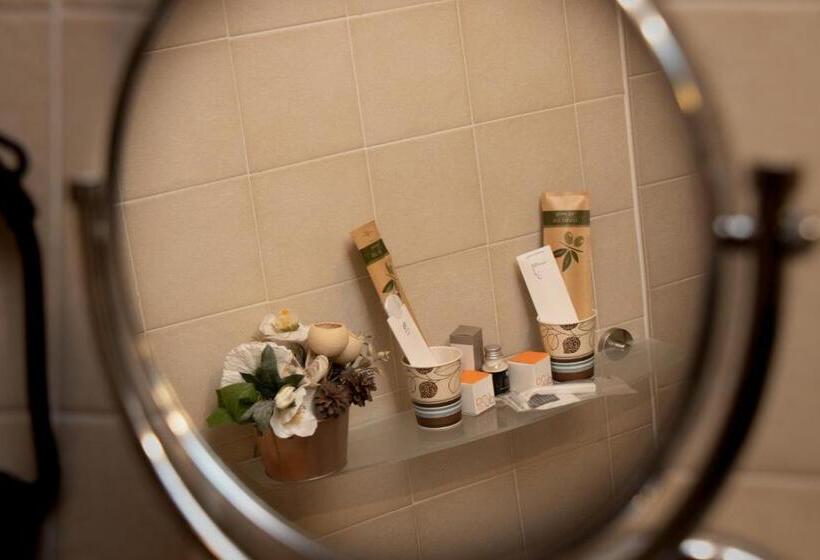 اتاق کلاسیک چهارنفره, Maison Cly