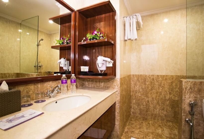 Полулюкс, Arion Suites Hotel Kemang