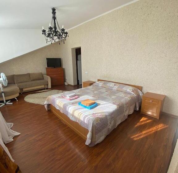 اتاق استاندارد چهار تخته, Prykarpatska Villa